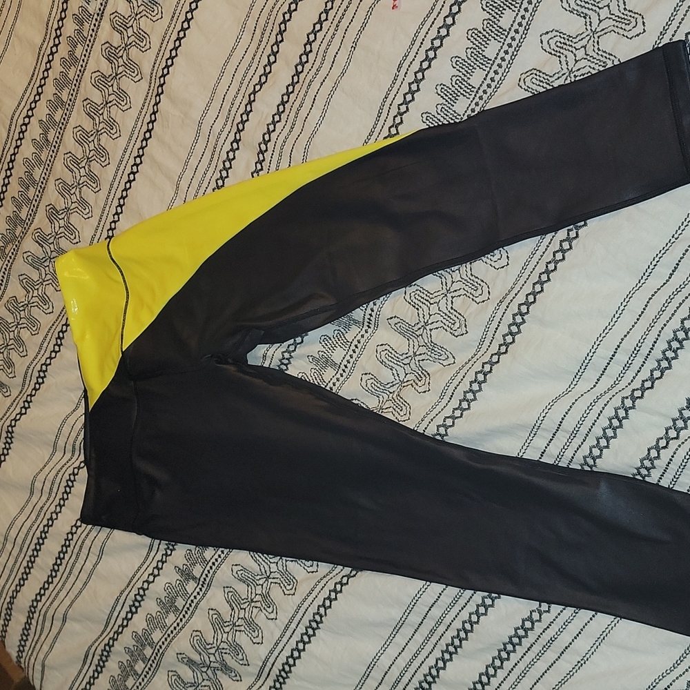 ZYIA yellow metallic light n tight hi rise 7/8 leggings
